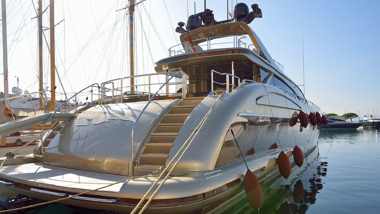 yacht boat charter 2